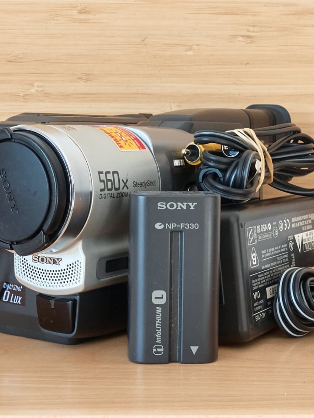 Sony Handycam Vision CCD-TRV98 Hi8 Video8 Camcorder Tested Made in Japan - Picture 2 of 10
